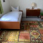 Zimmer 6 mit Bett