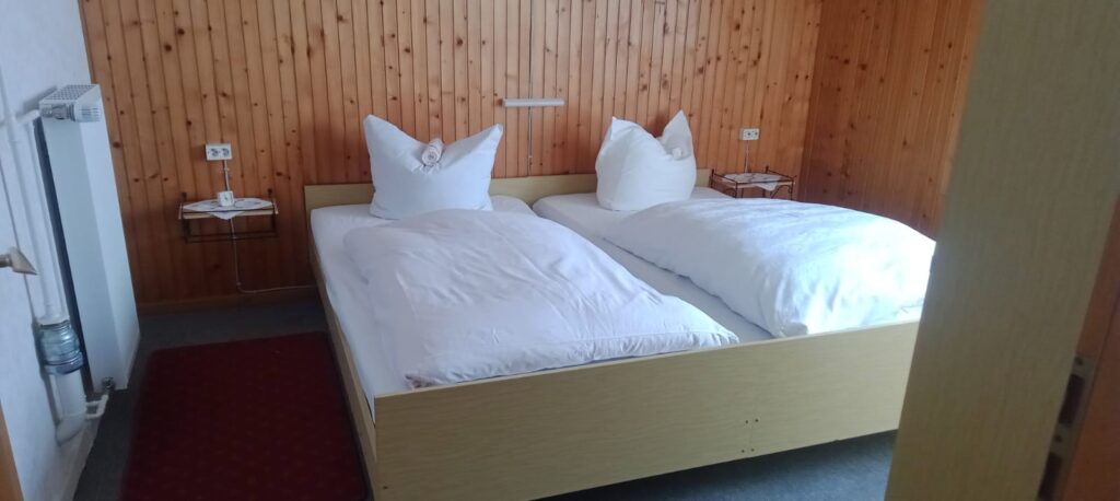 Zimmer 7 mit zwei Betten